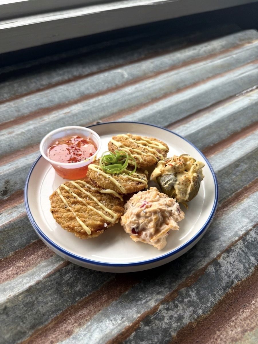 Fried green tomatoes platter