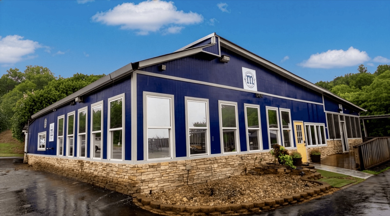 Maria's Bistro Lakeside building at Louisville Landing Marina